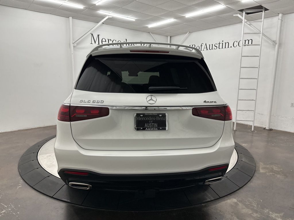 2026 Mercedes Benz GLS 580 4MATIC photo 3