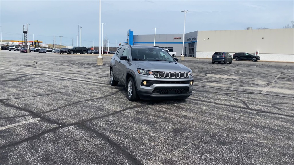 2022 Jeep Compass Latitude photo 2