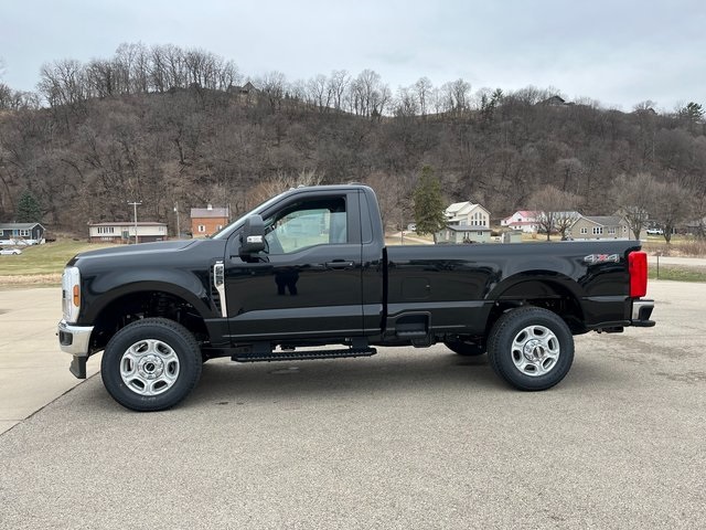 2025 Ford F-250 XLT photo 2