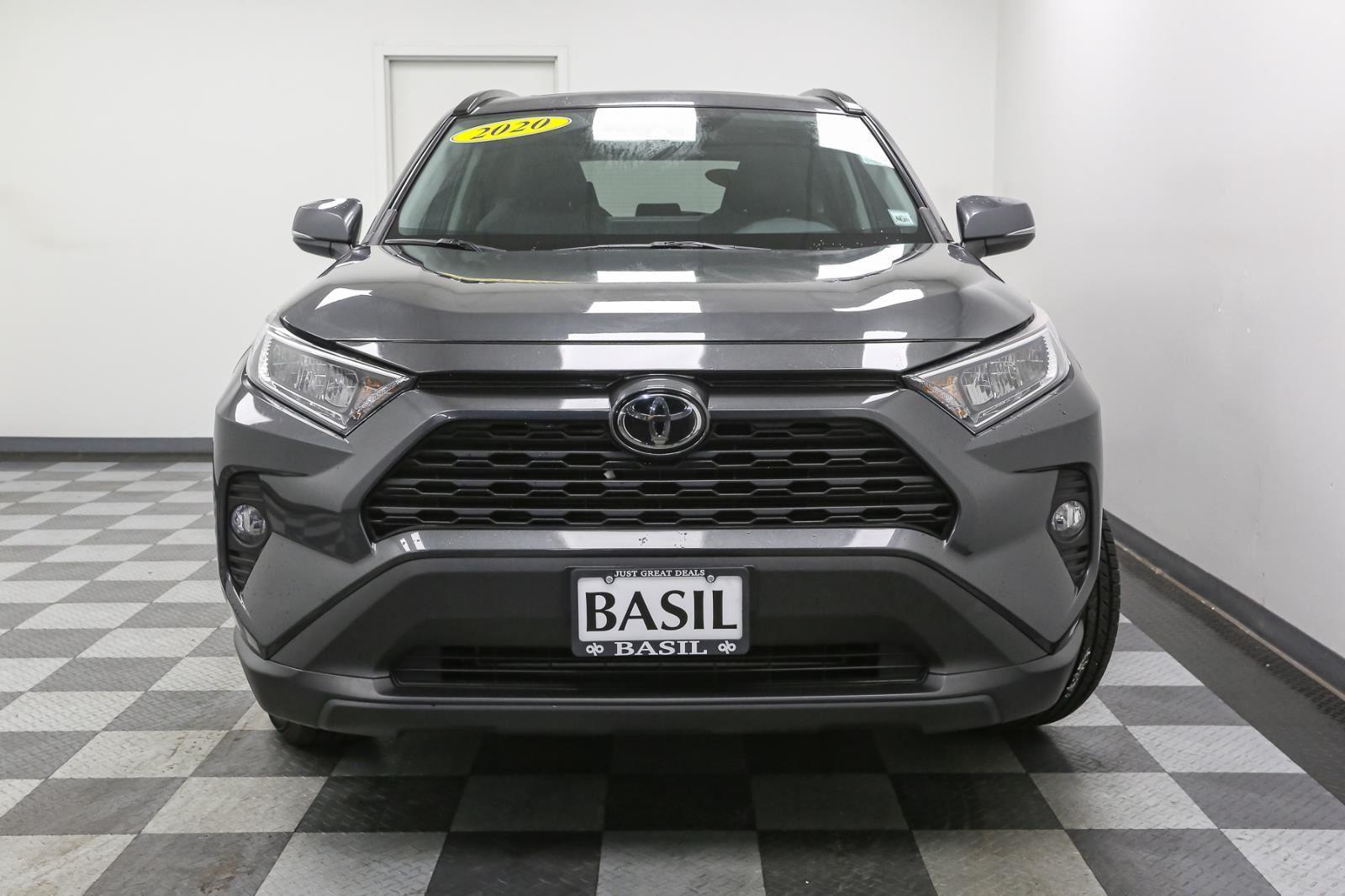 2020 Toyota RAV4 XLE photo 2