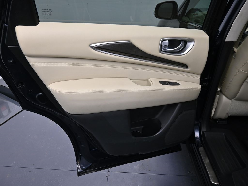 2019 Infiniti QX60 Luxe photo 22