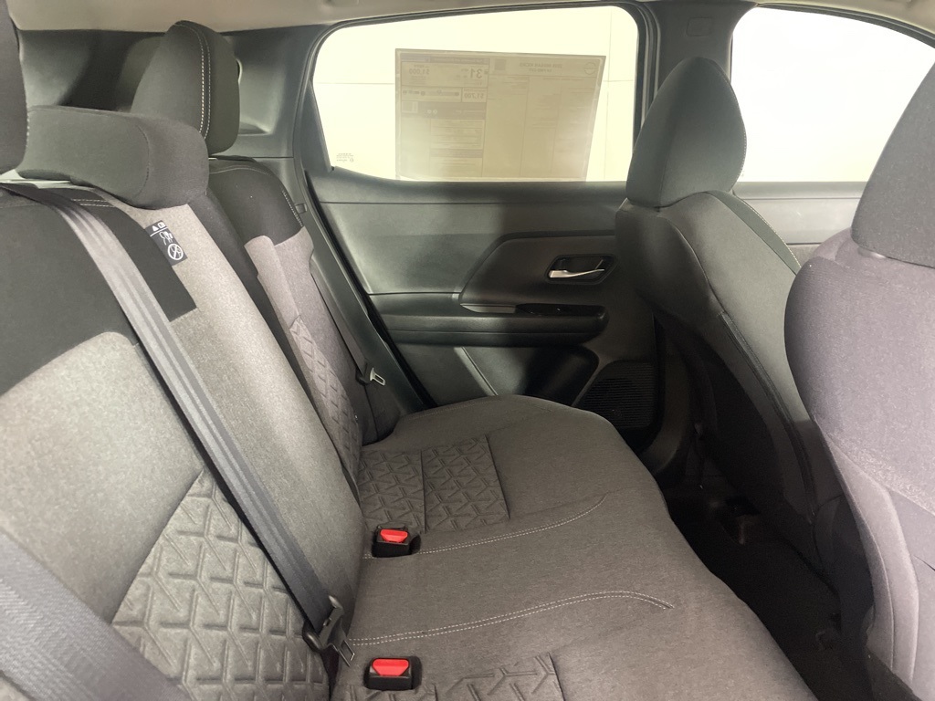 2025 Nissan Kicks SV photo 17