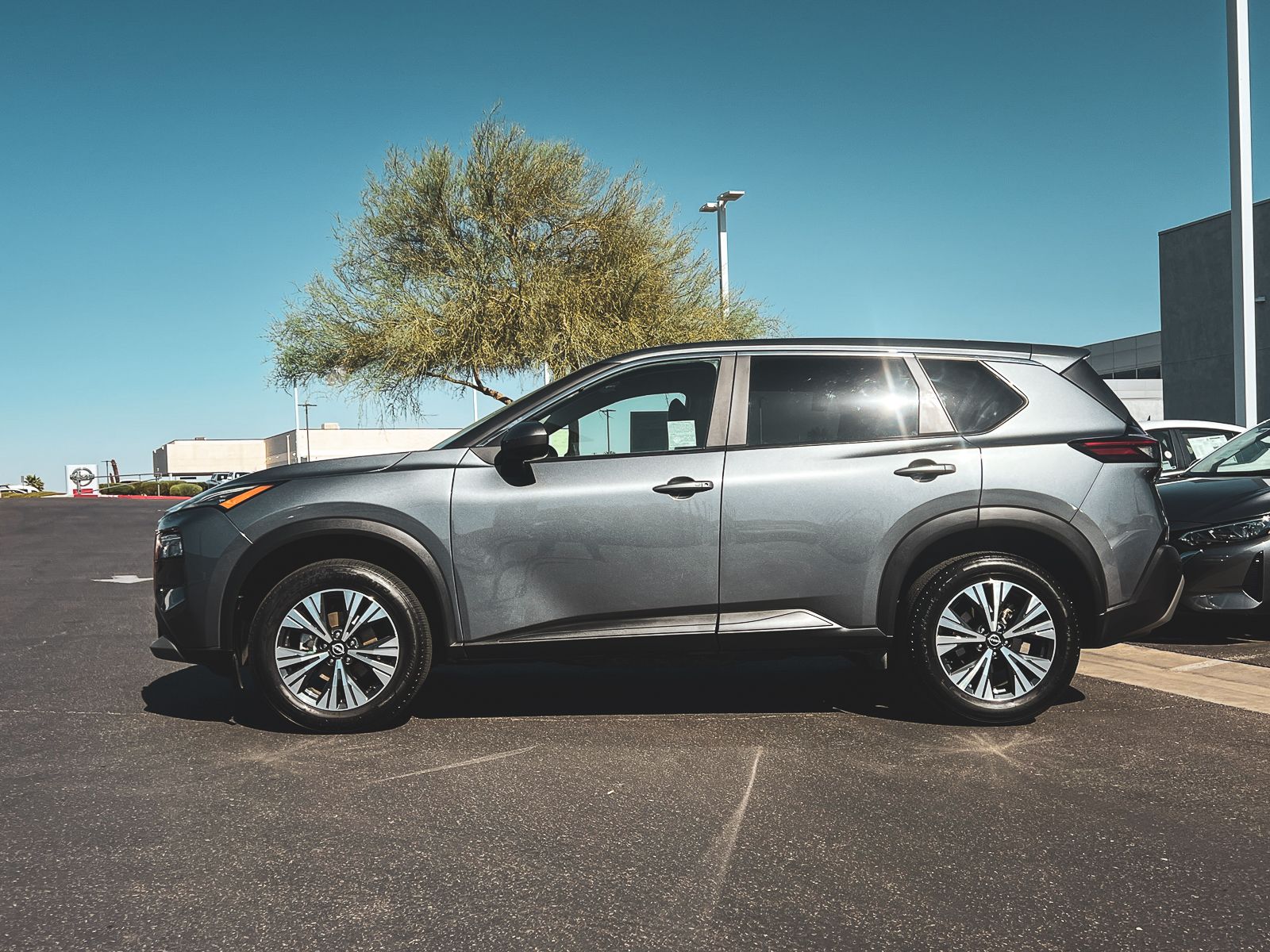 2023 Nissan Rogue SV photo 3