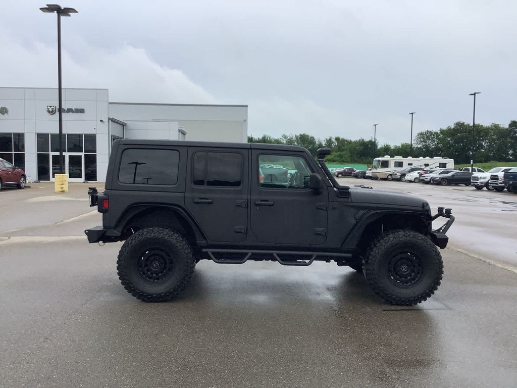 2020 Jeep Wrangler Unlimited Sahara photo 8