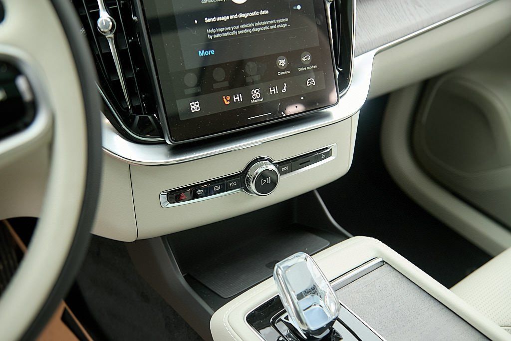 2026 VOLVO XC90 - Image 16