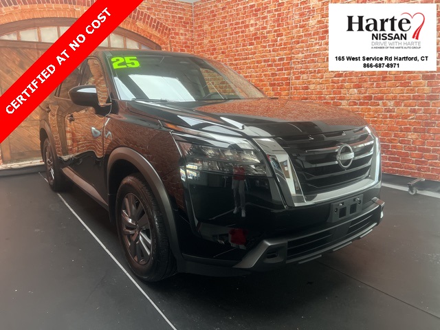 2025 Nissan Pathfinder S's photo