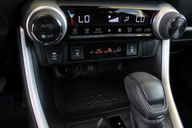 2024 Toyota RAV4 Hybrid XLE photo 25