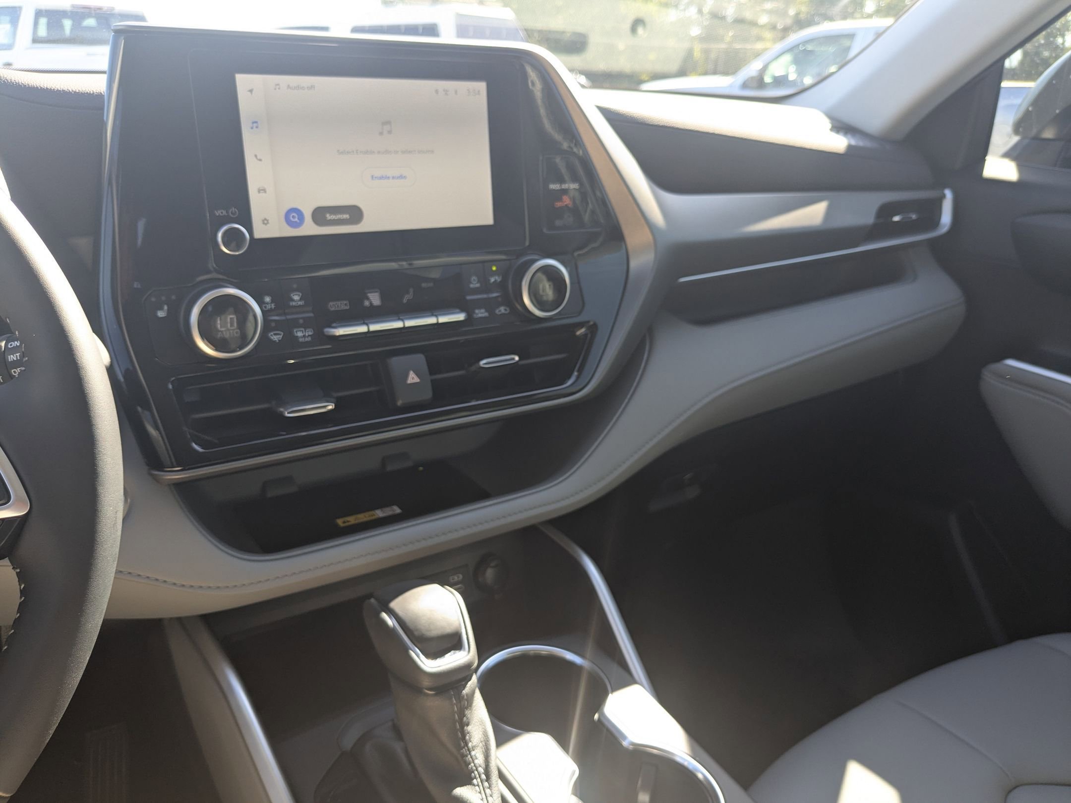 2025 Toyota Highlander XLE photo 18
