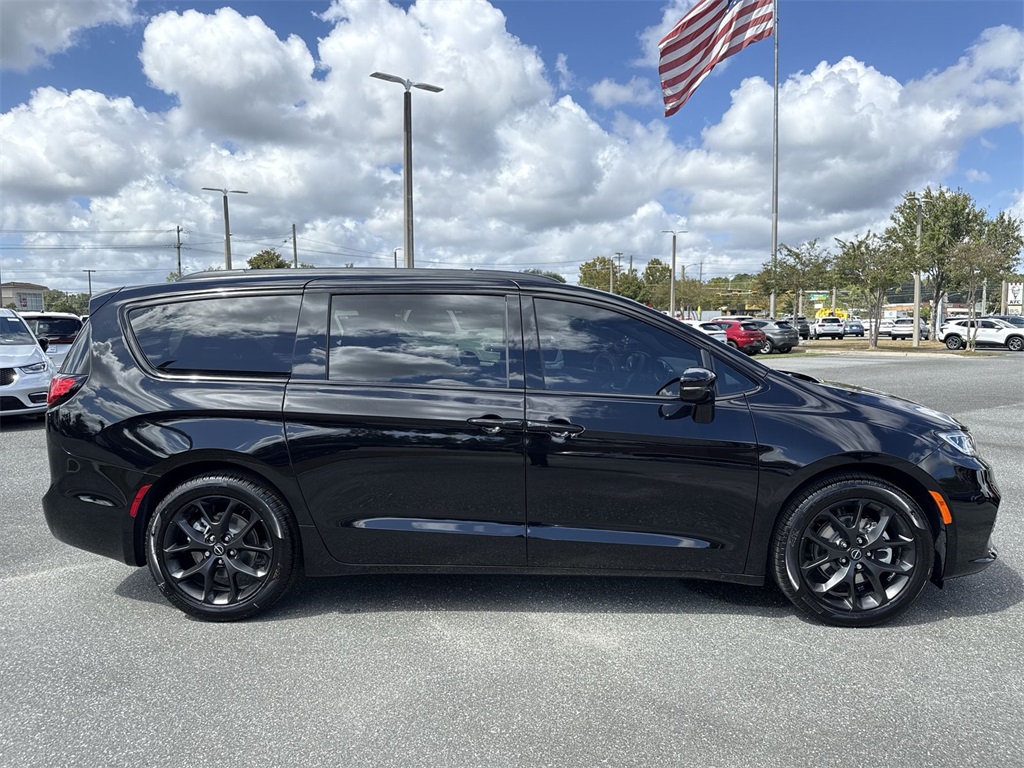2026 Chrysler Pacifica Limited photo 2