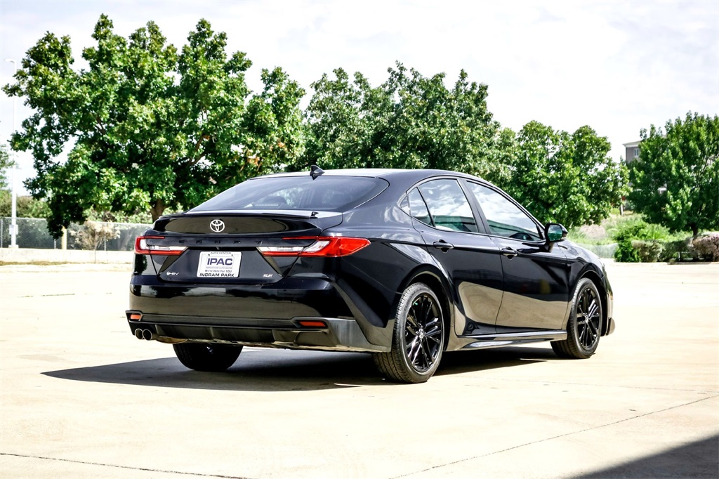 2025 Toyota Camry XSE photo 4