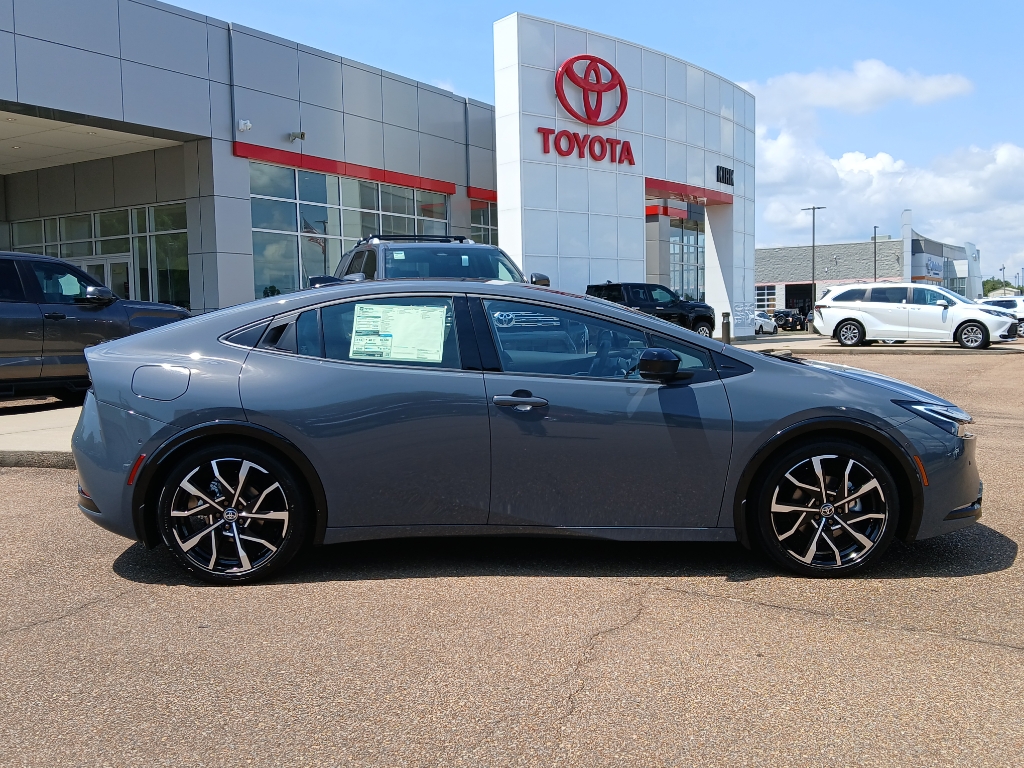 2025 Toyota Prius XSE Premium's photo