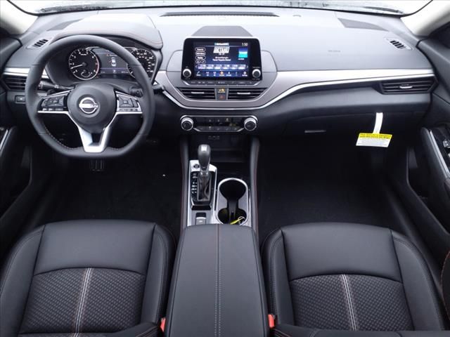2025 Nissan Altima SR photo 4