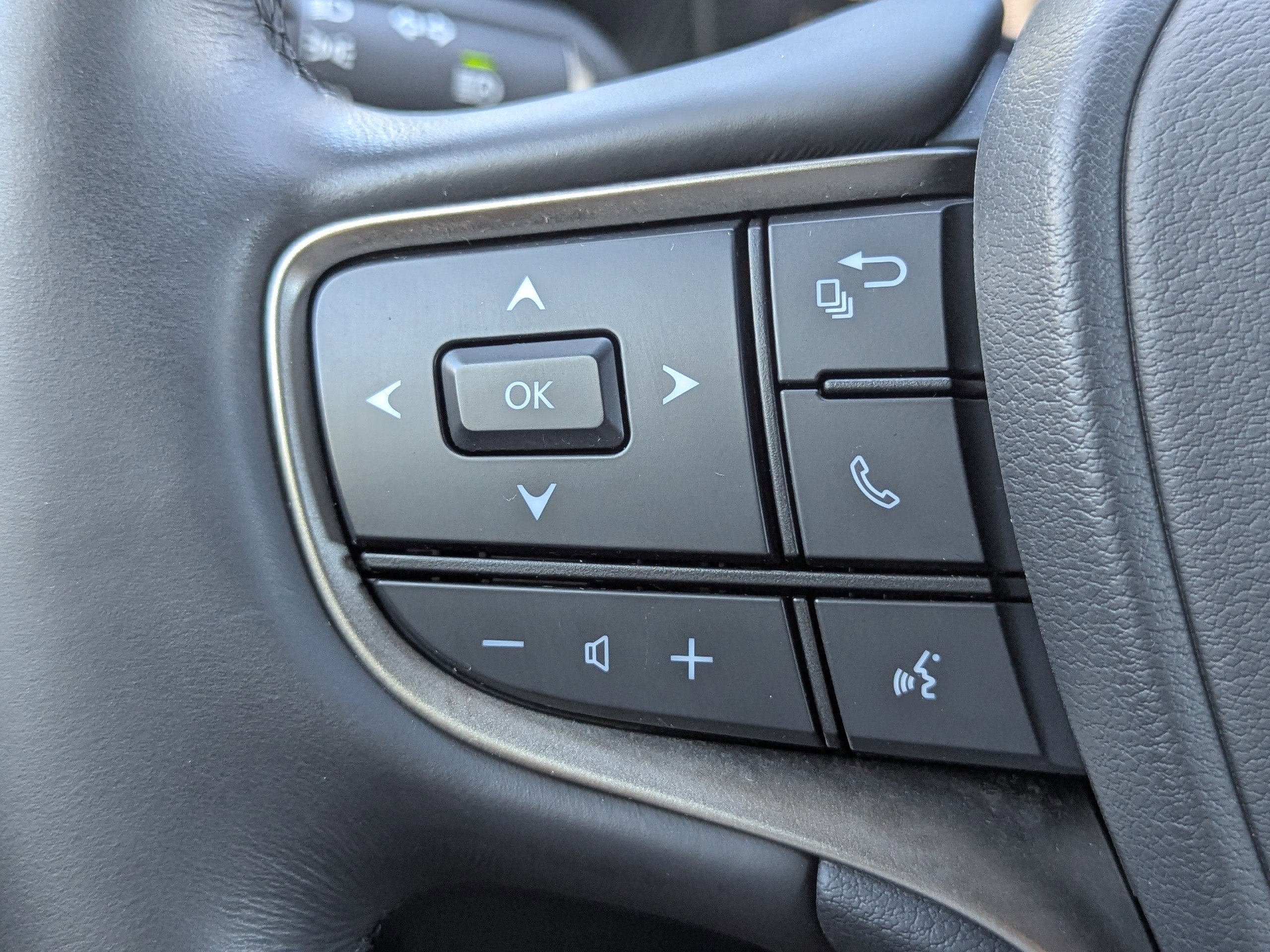 2023 Lexus UX 250h Premium photo 34