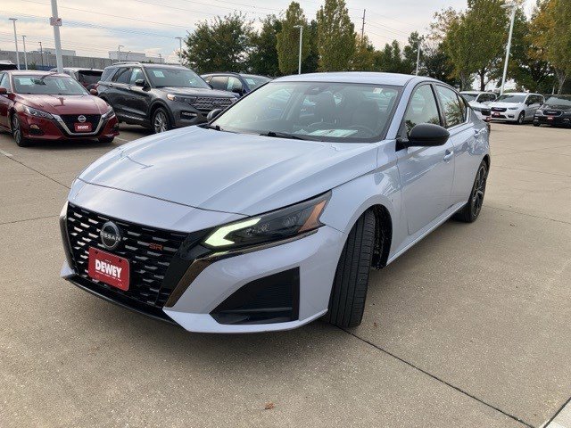 2023 Nissan Altima 2.5 SR photo 3
