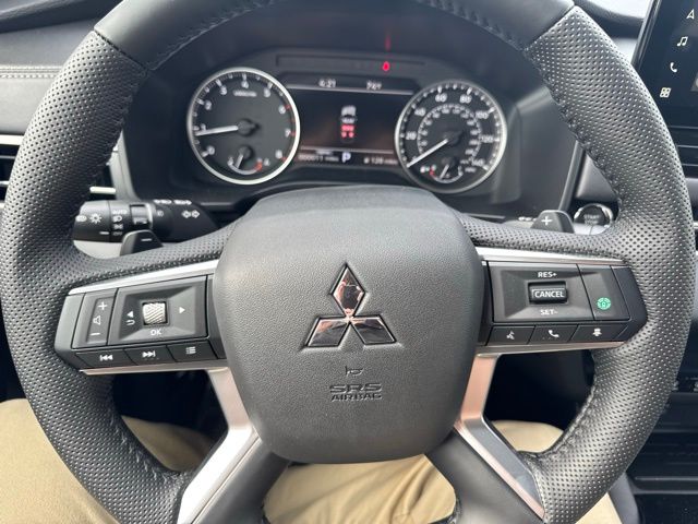 2025 Mitsubishi Outlander SE photo 26