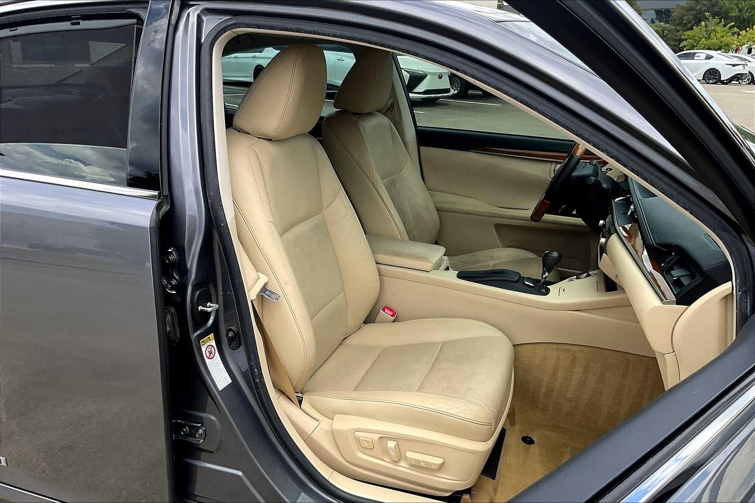 2013 Lexus ES 300h photo 7