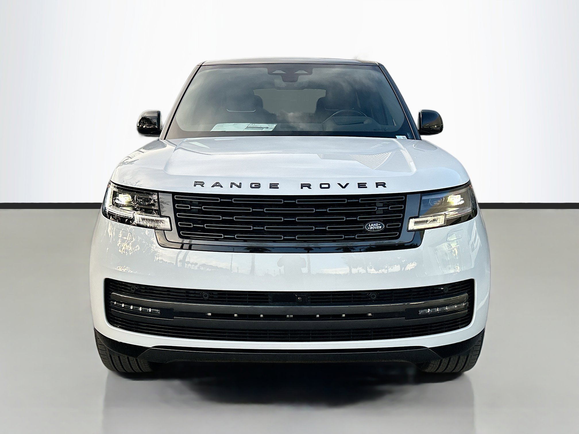 2025 Land Rover Range Rover SE photo 2
