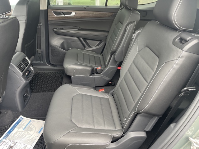 2025 Volkswagen Atlas SEL photo 15