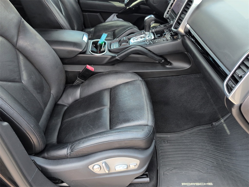 2017 Porsche Cayenne Platinum Edition photo 37