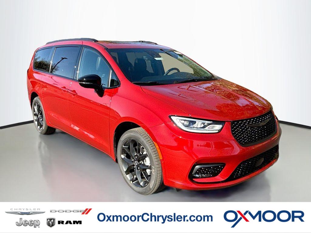 2026 Chrysler Pacifica Limited's photo