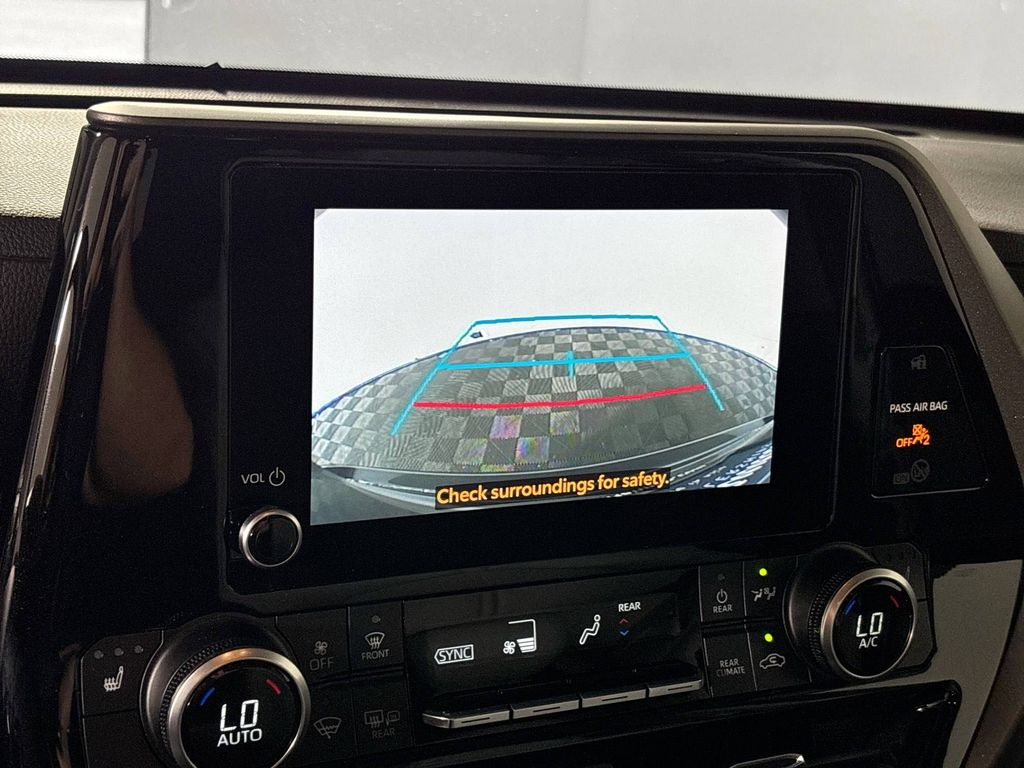 2023 Toyota Highlander L photo 14