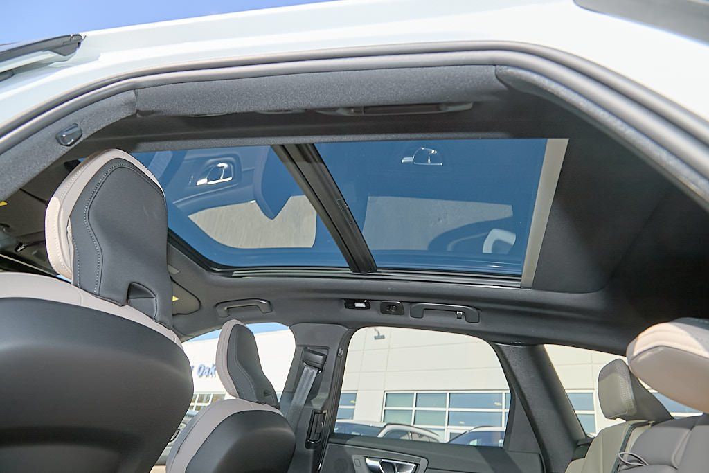 2026 VOLVO XC60 - Image 26