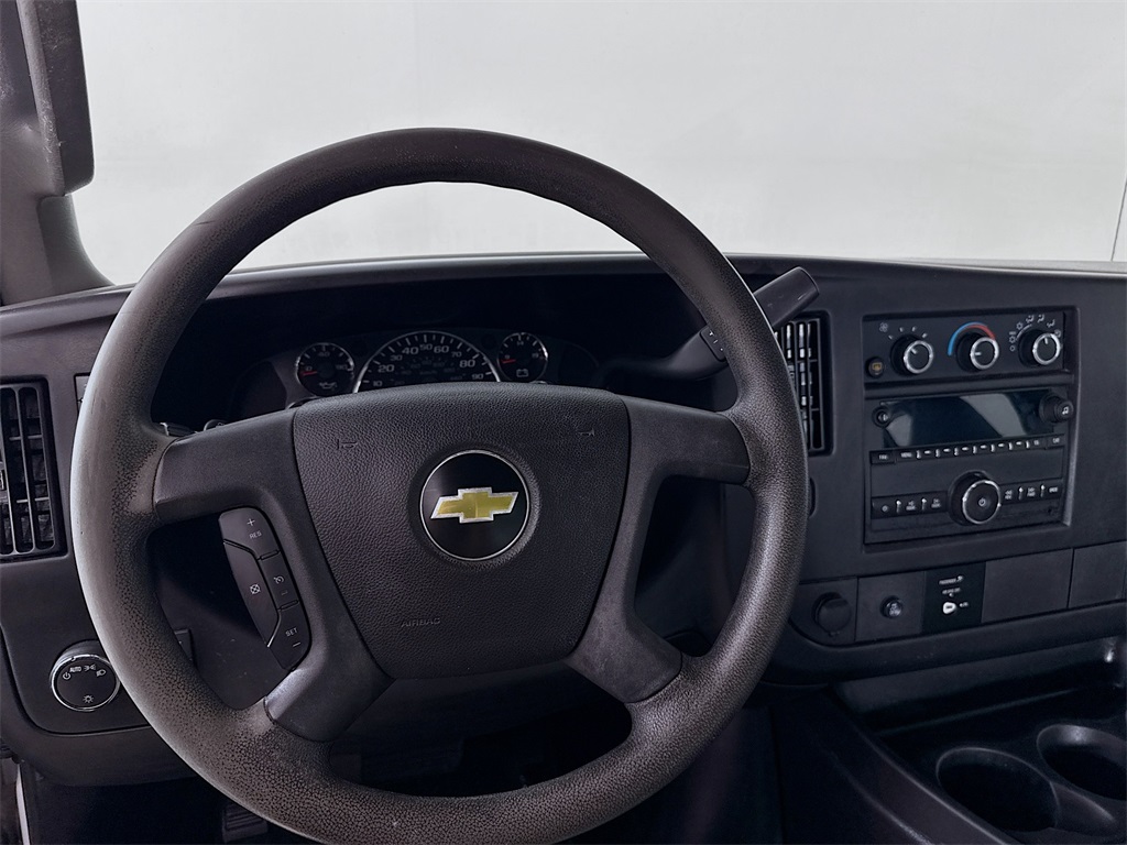 2017 Chevrolet Express 2500 Work Van photo 4