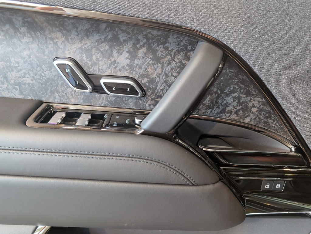 2025 Land Rover Range Rover Sport SE photo 8