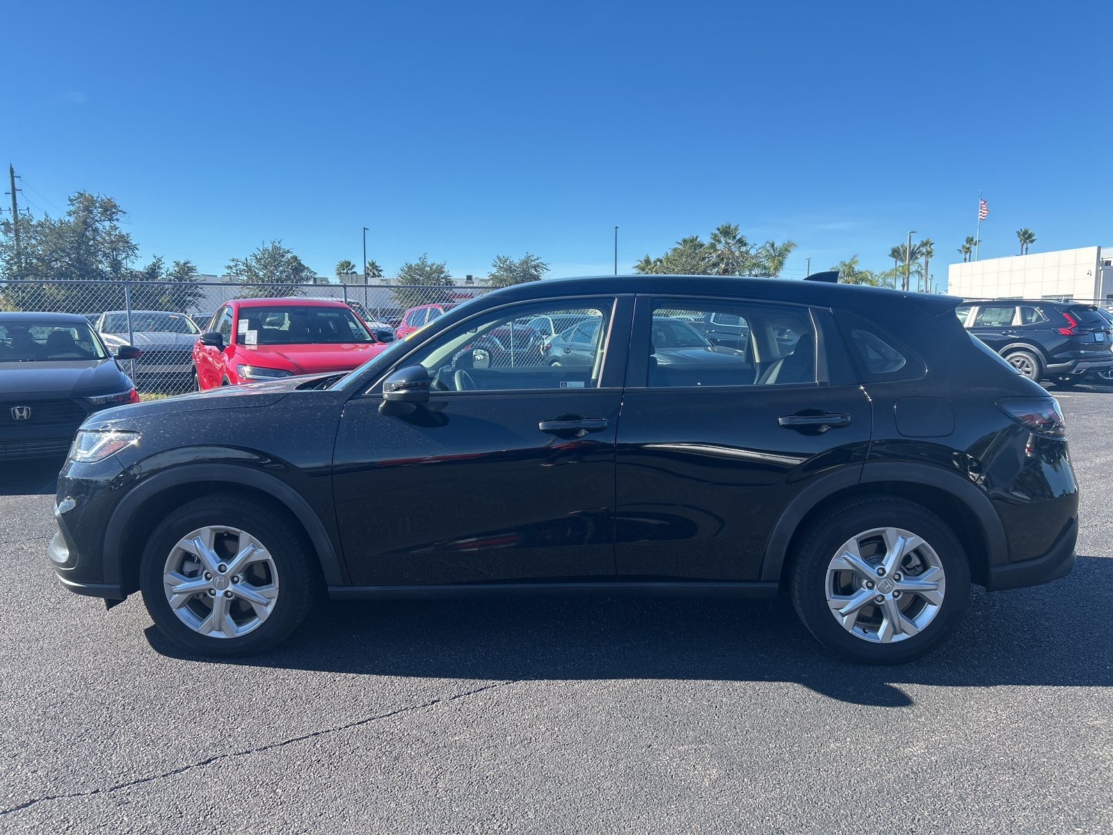 2023 Honda HR-V LX photo 4