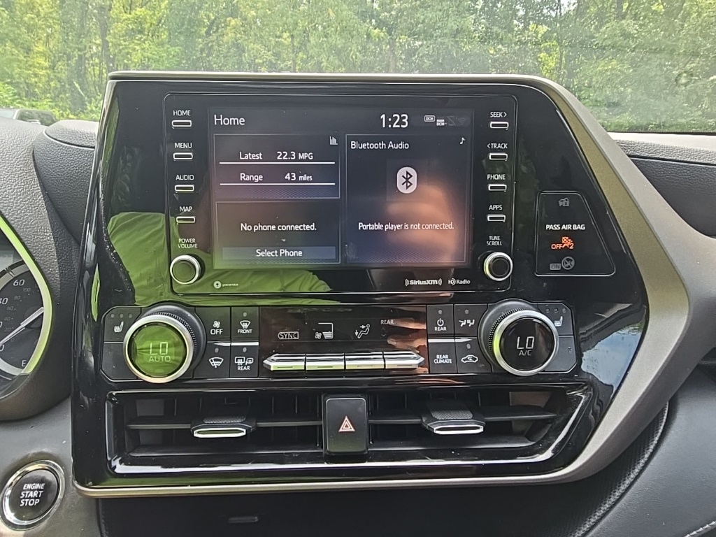2022 Toyota Highlander XLE photo 19