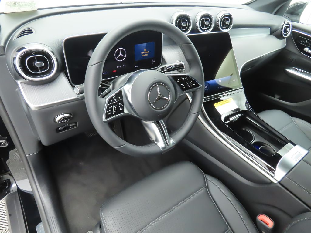 2025 Mercedes Benz GLC 300 photo 8