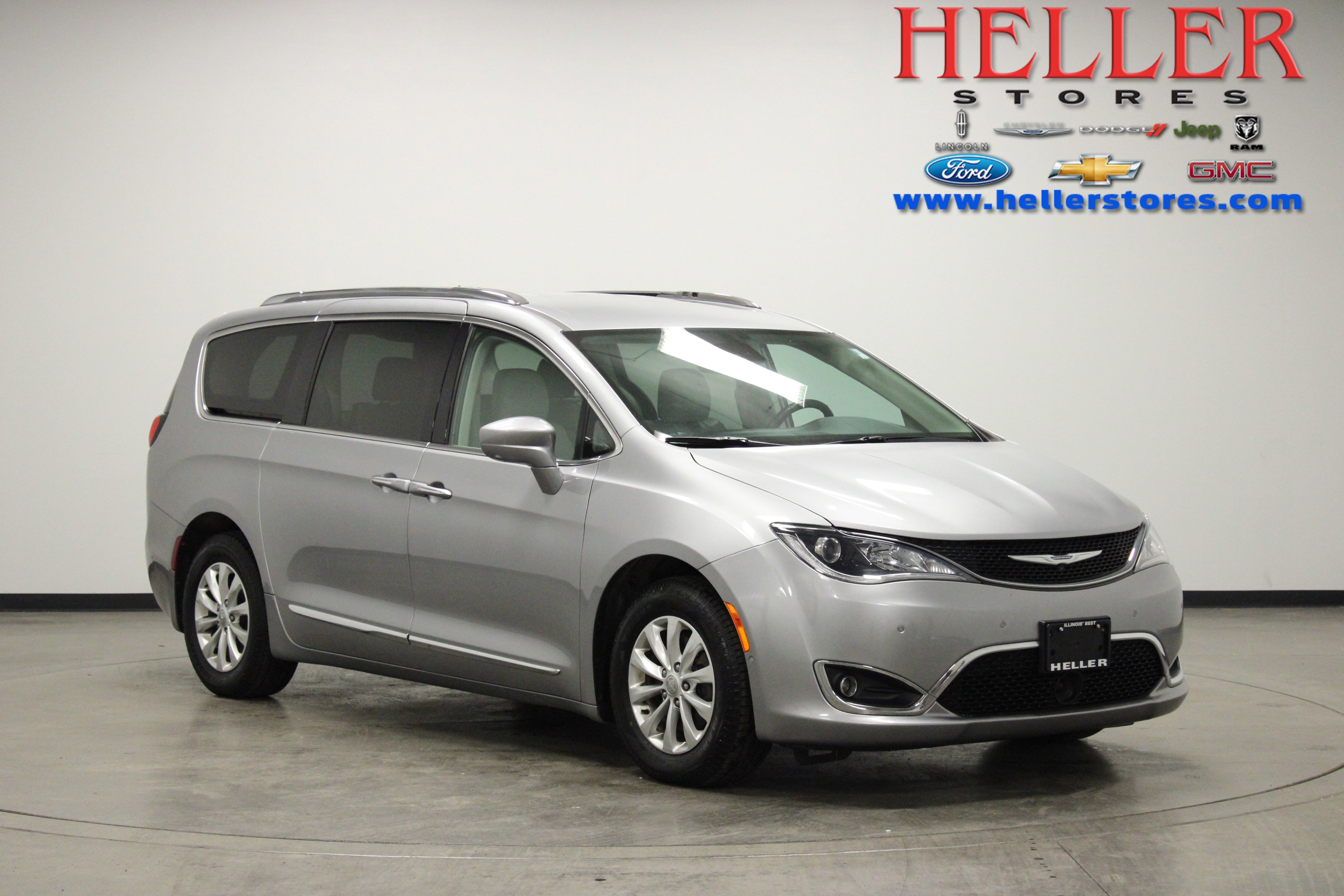 2018 Chrysler Pacifica Touring L's photo