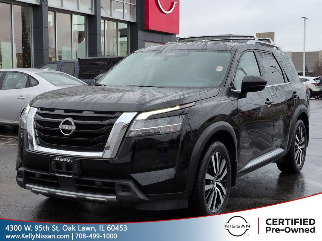 2024 Nissan Pathfinder Platinum's photo