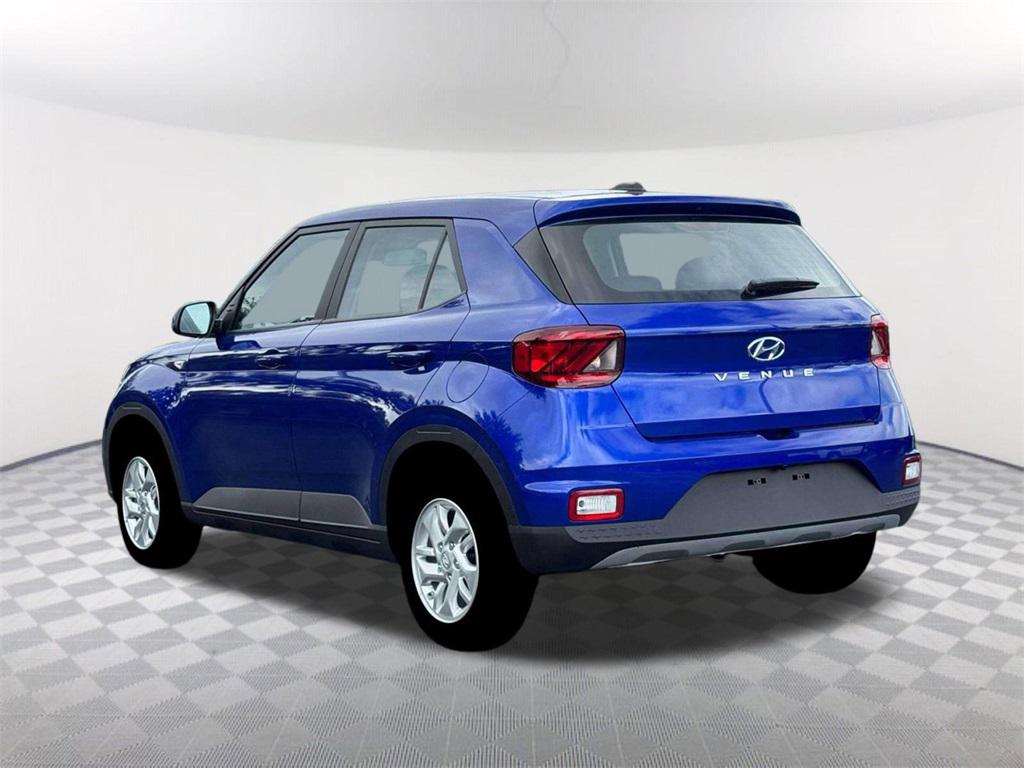 2026 Hyundai Venue SE photo 4