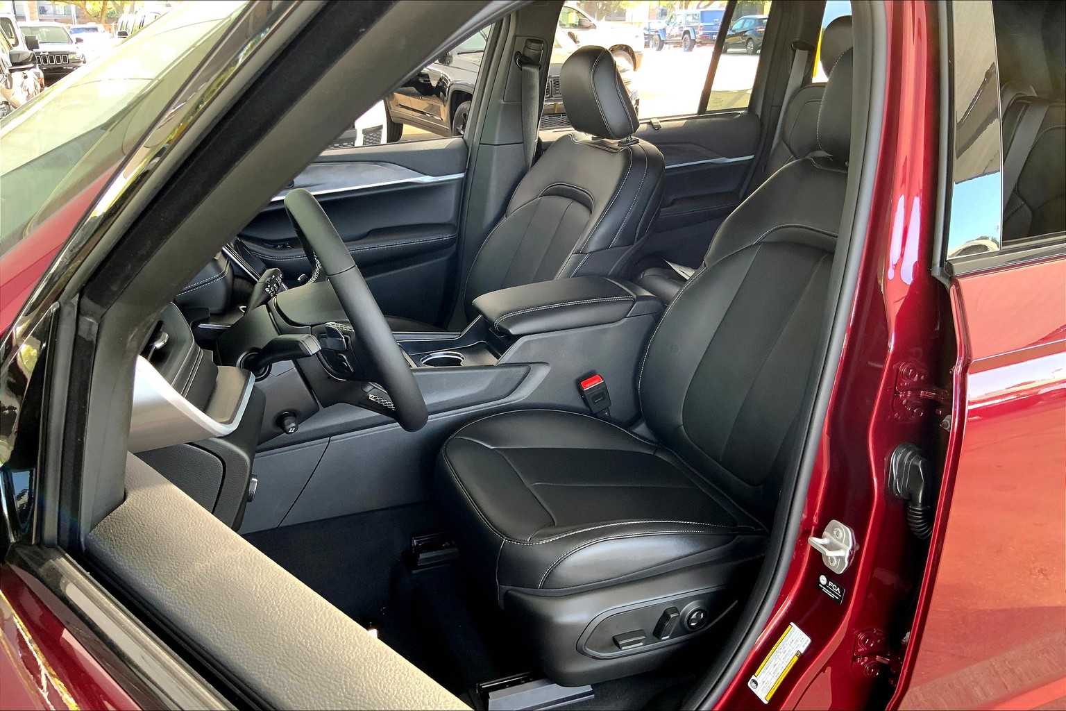 2025 Jeep Grand Cherokee Limited photo 6