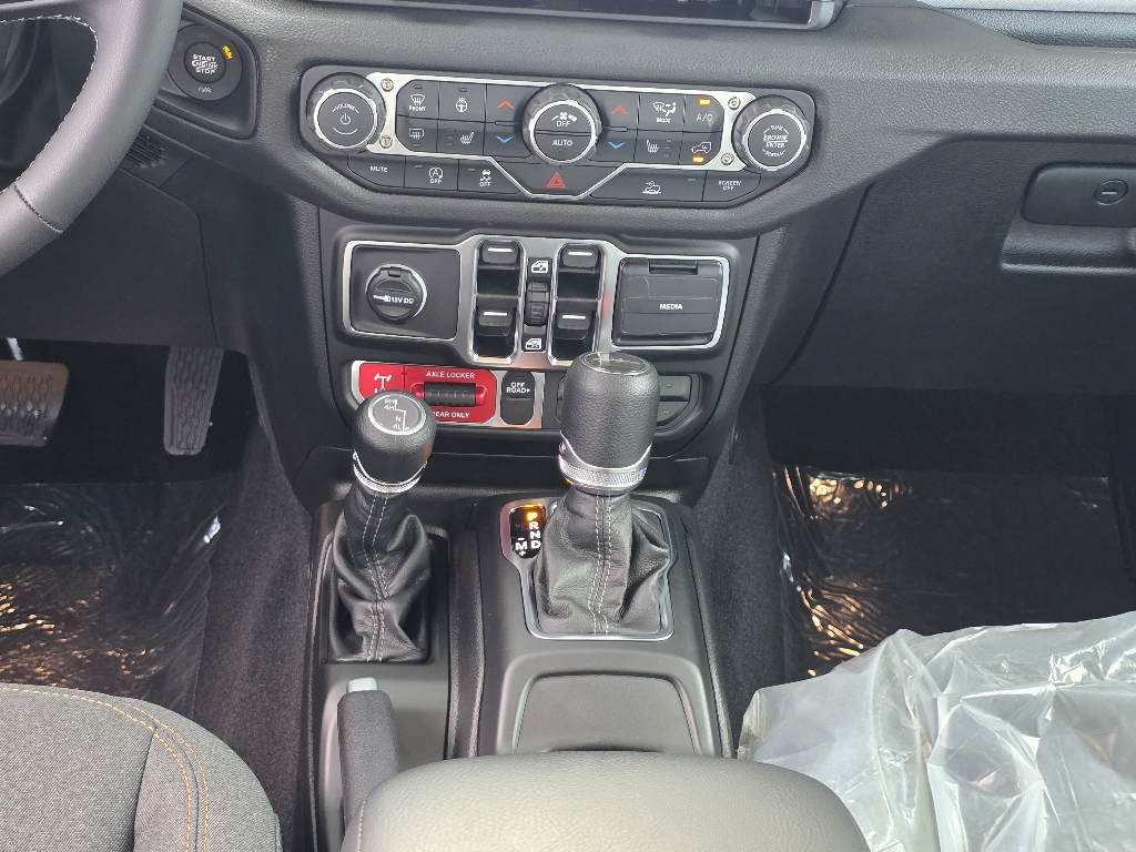 2025 Jeep Gladiator Sport photo 10