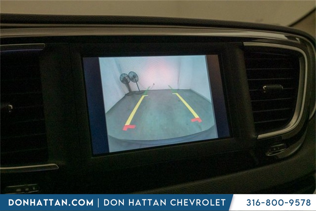 2020 Chrysler Pacifica Touring L photo 17