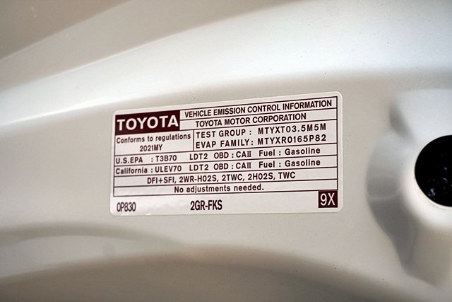 Used 2021 White Toyota XLE image 35