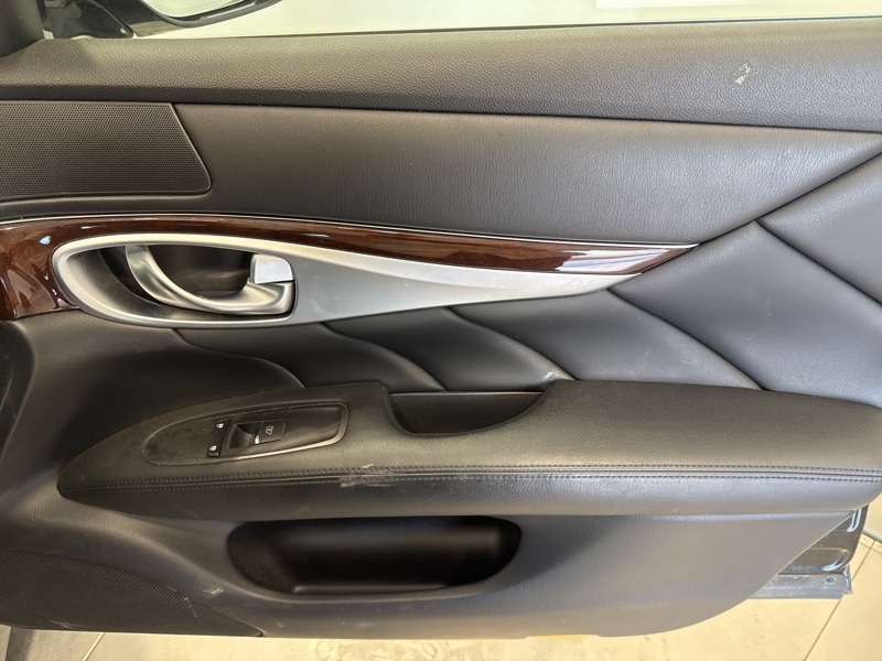 2018 Infiniti Q70 3.7 Luxe photo 12