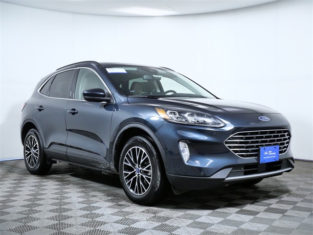 2022 Ford Escape Titanium's photo