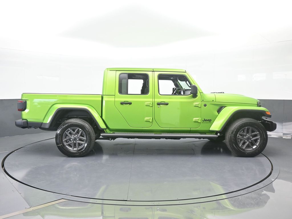 2026 Jeep Gladiator Sport S's photo