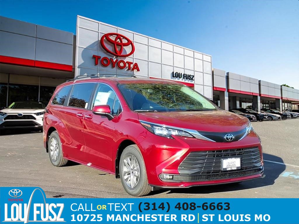 2026 Toyota Sienna XLE's photo