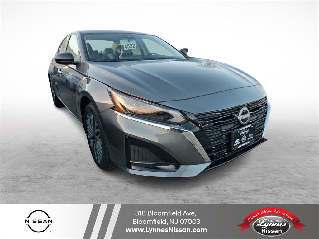 2025 Nissan Altima SV's photo