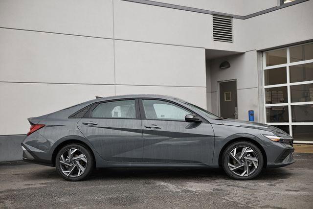 2025 Hyundai Elantra Hybrid SEL Sport photo 3