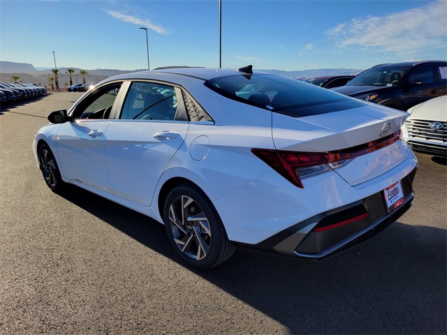 2025 Hyundai Elantra SEL Convenience photo 4