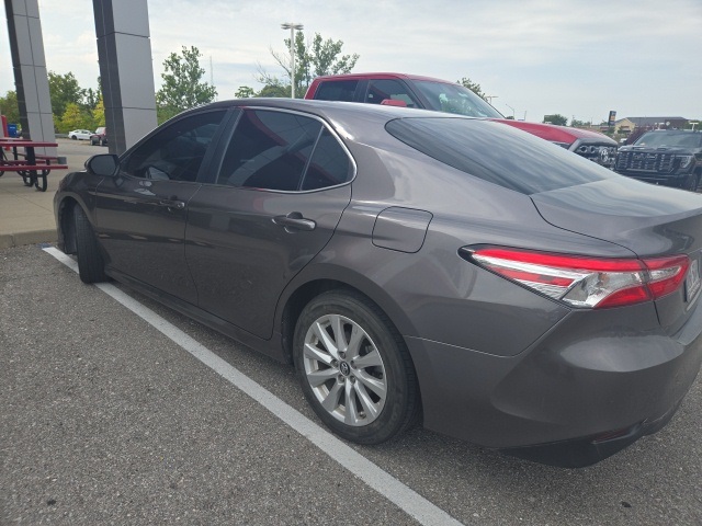 2018 Toyota Camry LE photo 3