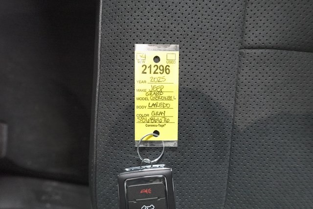 2025 Jeep Grand Cherokee Laredo Altitude photo 34