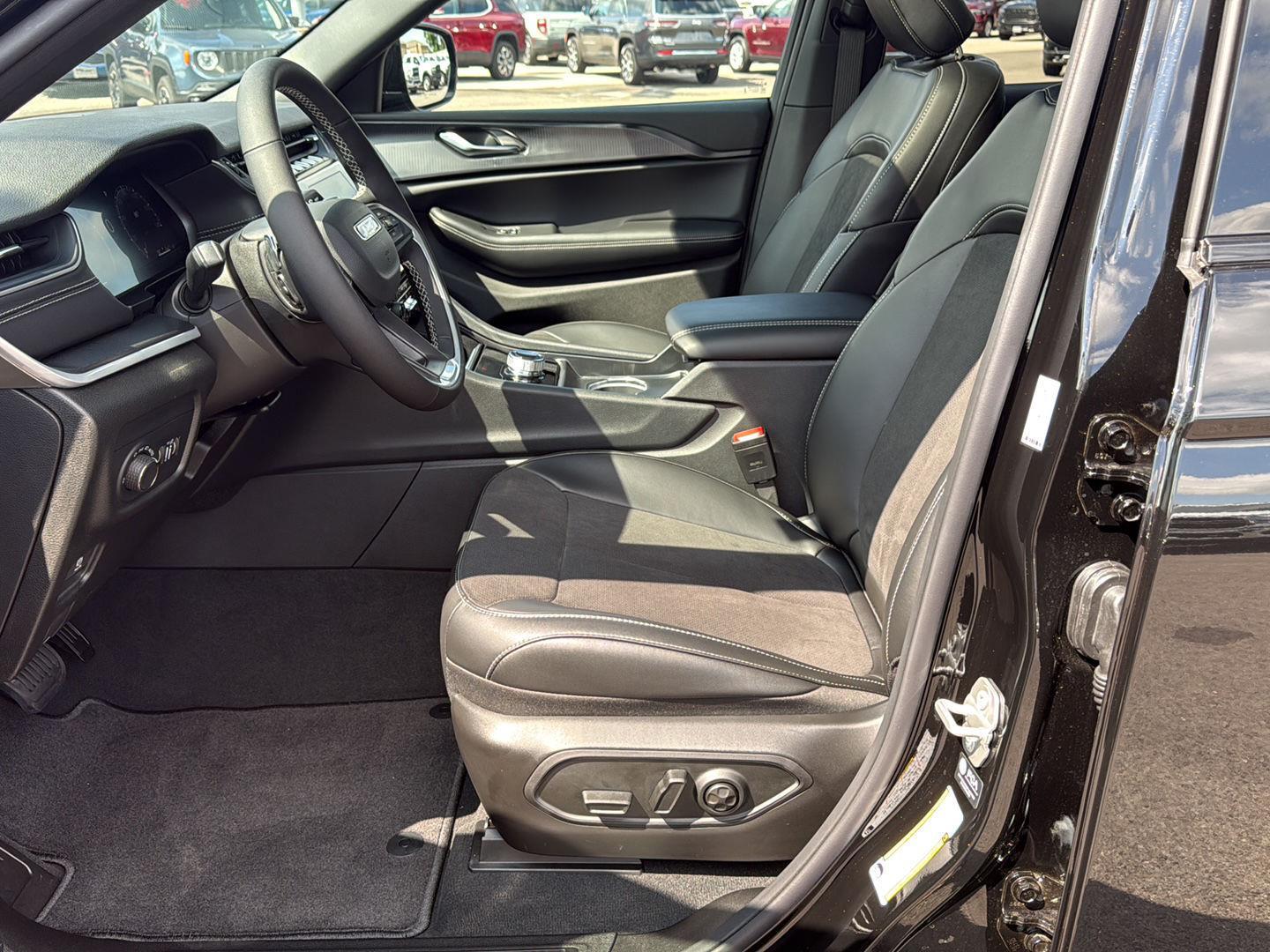 2025 Jeep Grand Cherokee Altitude X photo 10