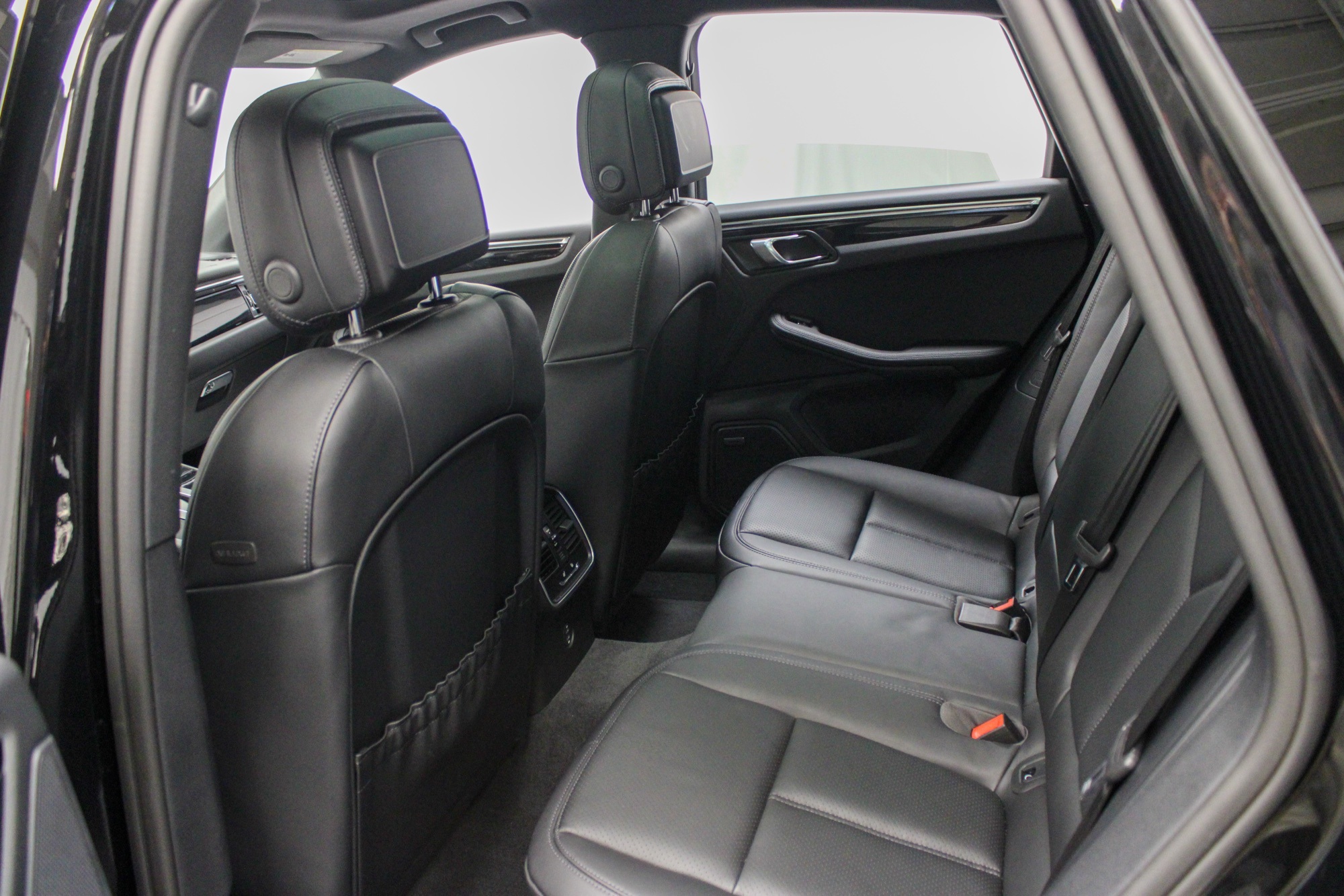 2025 Porsche Macan Base photo 24