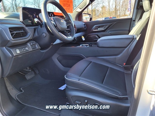 2025 Chevrolet Silverado EV LT photo 4